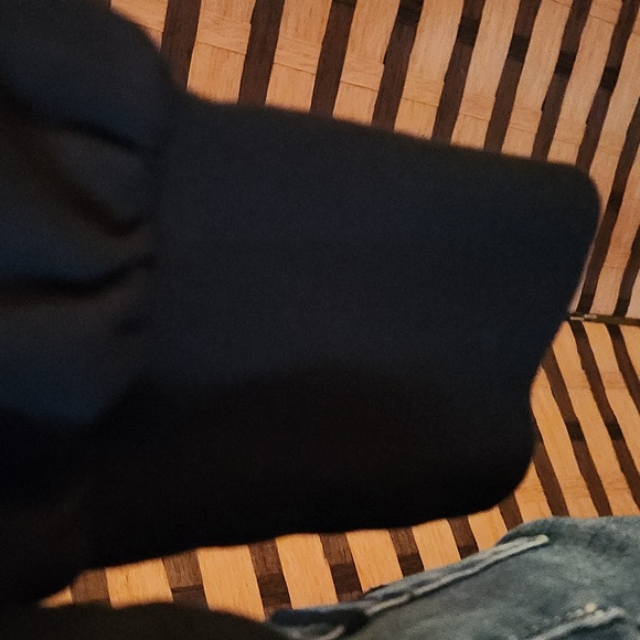 Boston Proper pearl sleeves top - Picture 5 of 11